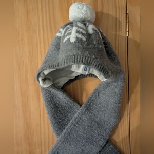 Jacadi Paris Gray Wool Blend Knit Hat with White Pom-Pom and Scarf